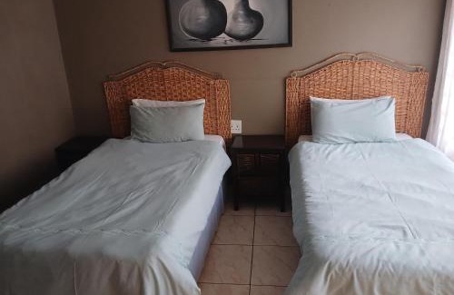 Emalahleni House | Tushiya guest lodge witbank