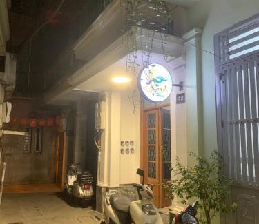Doi Can Apartment | TV-Netflix STU 302 Near Uncle Ho's Mausoleum
