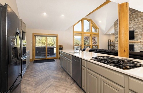 Gallatin Gateway House | Twin Antler Retreat | Big Sky | Gallatin River