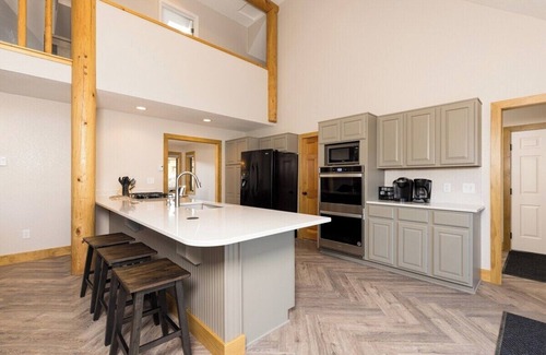 Gallatin Gateway House | Twin Antler Retreat | Big Sky | Gallatin River