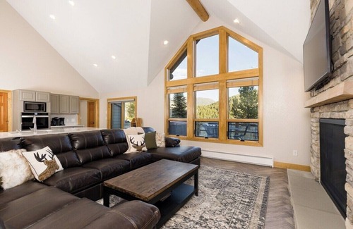 Gallatin Gateway House | Twin Antler Retreat | Big Sky | Gallatin River