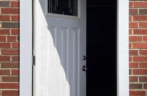 Silver Spring House | TWIN BED, PILLOW, SHOWER, FRIDGE, MW, - 64.