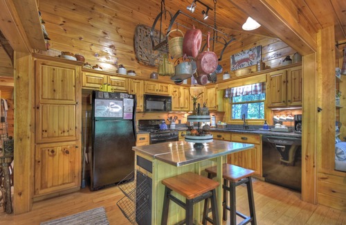 Copperhill Cabin | Twin Creeks | Hot Tub| Creek Access |Pool Table |