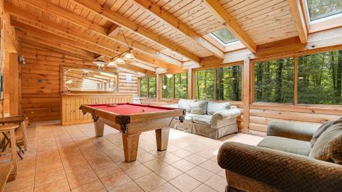 Brevard House | Twin Creeks Lodge by AvantStay 33 Acre Retreat