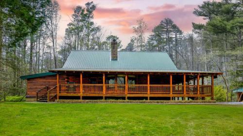 Brevard House | Twin Creeks Lodge by AvantStay 33 Acre Retreat