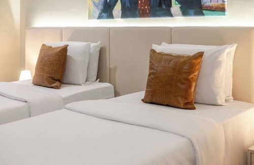 Gay Village Hotel | Twin Nest – Berri-UQAM Stay