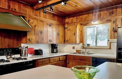 White Mills House | Twin Oaks Near Lake Wallenpaupack | Historic Home