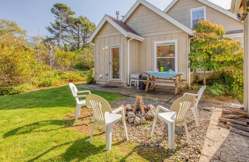 Rockaway Beach House | Twin Rocks Hideaway