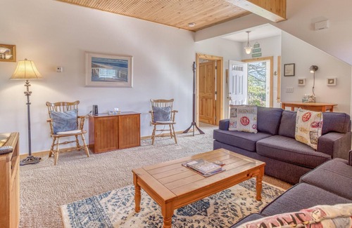 Rockaway Beach House | Twin Rocks Hideaway