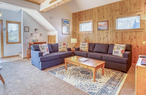 Rockaway Beach House | Twin Rocks Hideaway
