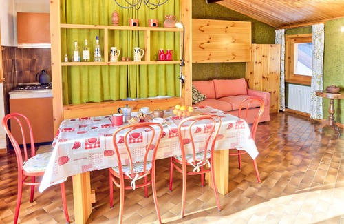 Champoluc Apartment | Twins Champoluc - a few minutes on foot from the ski resort, for 5 people, in town centre