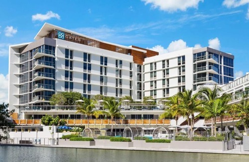 Mid Beach House | Two 2 Queen Bed Units in The Gates Hotel South Beach! Close to Art Deco.