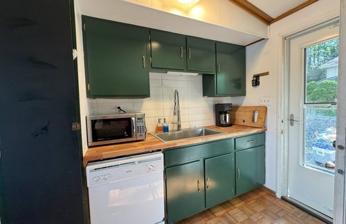 Sturgeon Lake House | Two Acres On The Lake - Beach, Games and Sauna