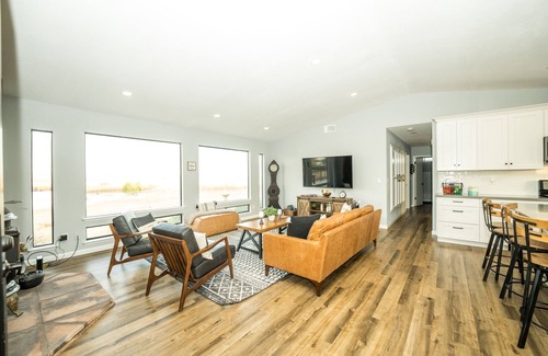 Paso Robles Other | Two Adjacent Farmhouses on 4 acres. Sleeps up to 20. Pet Friendly