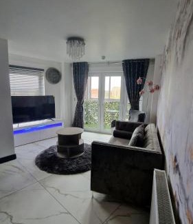 Slough Apartment | Two bed apartment with balcony Slough,Windsor,Legoland