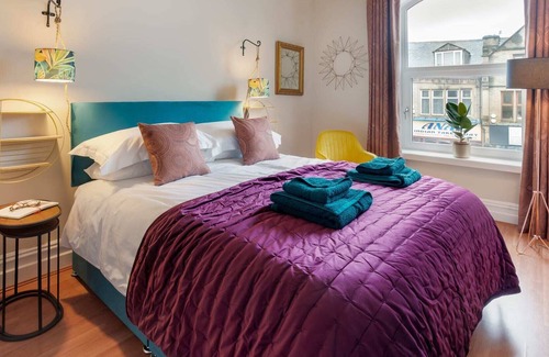 Colne Apartment | Two Bed Central Apartment, Albert Road