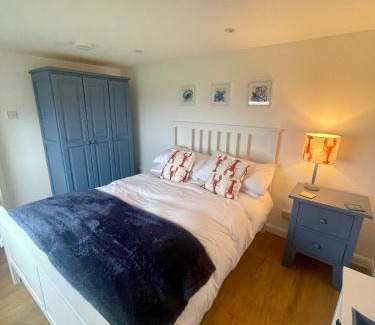 Freathy Ski Chalet | Two Bed Chalet with Sea Views