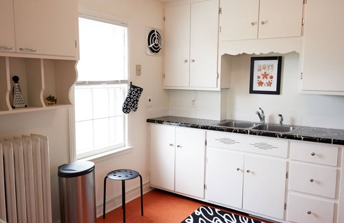 Viroqua Apartment | Two Bedroom airy modern apartment - Green Door