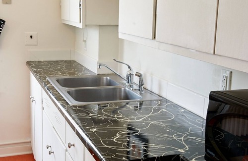 Viroqua Apartment | Two Bedroom airy modern apartment - Green Door