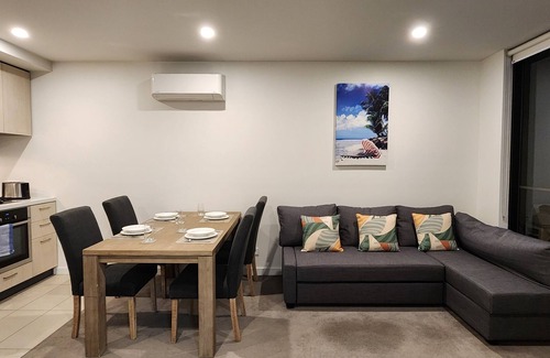 Cheltenham Apartment | Two bedroom apartment in the heart of Cheltenham