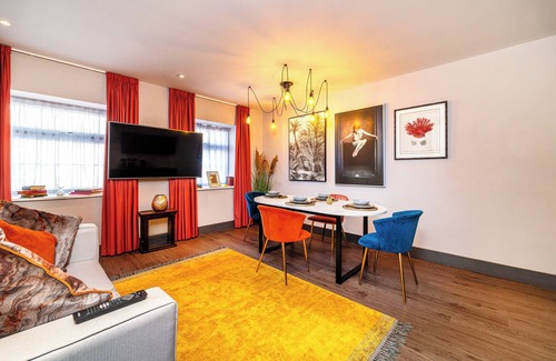 RopeWalks Apartment | Two Bedroom Apartment 301 (Sleeps 8)