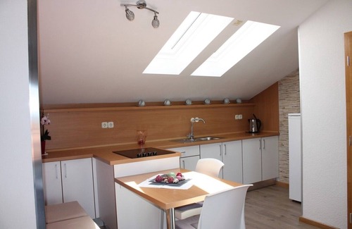 Gorinka Apartment | Two bedroom apartment with balcony and sea view Makarska (A-21911-e)