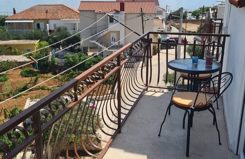 Slatine Apartment | Two bedroom apartment with balcony and sea view Slatine, Čiovo (A-24266-b)