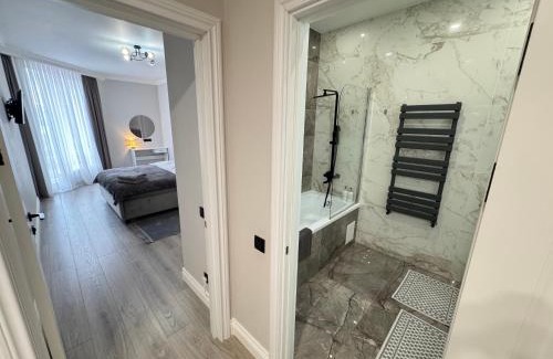 Chisinau Apartment | Two Bedroom Apartment In the Center, with Parking, address Avram Iancu 32