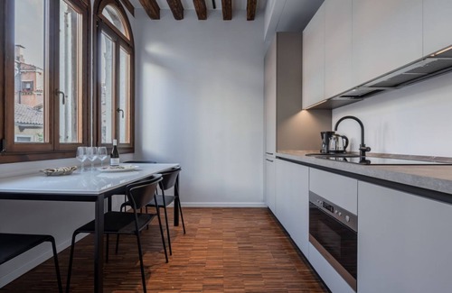 Dorsoduro Apartment | Two bedroom apartment in an Historic Palace