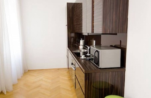 Mariahilf Apartment | Two-Bedroom Apartment - Naschmarkt
