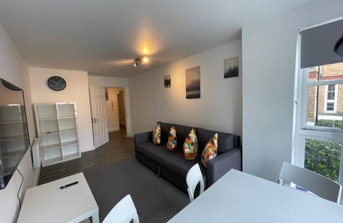 Valentines Apartment | Two Bedroom Apartment Premium in Ilford Grand