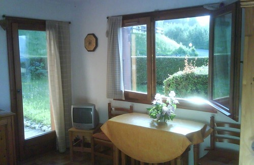 Combloux Apartment | Two-bedroom apartment with private garden on the edge of a meadow, 10 minutes' walk from the village.