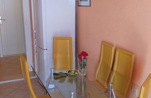 Brist Apartment | Two bedroom apartment with balcony and sea view Brist, Makarska (A-15443-b)