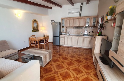 Cunski Apartment | Two bedroom apartment with terrace Ćunski, Lošinj (A-7951-a)