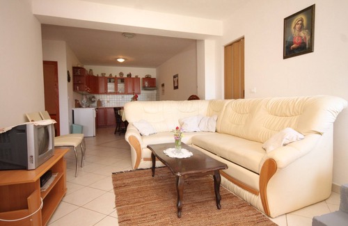 Cunski Apartment | Two bedroom apartment with terrace Ćunski, Lošinj (A-8010-a)