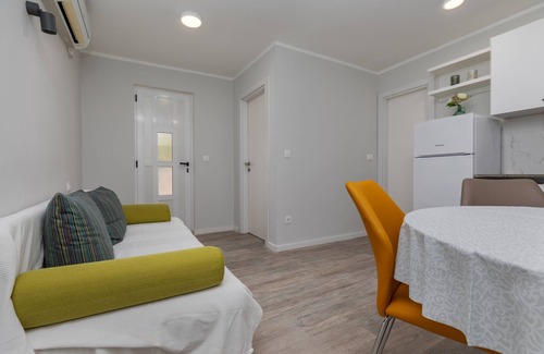 Mimice Apartment | Two bedroom apartment with terrace and sea view Mimice, Omiš (A-2754-a)