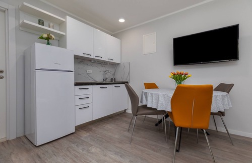 Mimice Apartment | Two bedroom apartment with terrace and sea view Mimice, Omiš (A-2754-a)