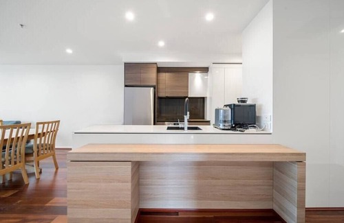 City East Apartment | Two Bedroom Apt in Heart of Canberra with Parking