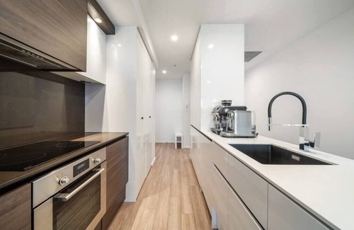 City East Apartment | Two Bedroom Apt in Heart of Canberra with Parking
