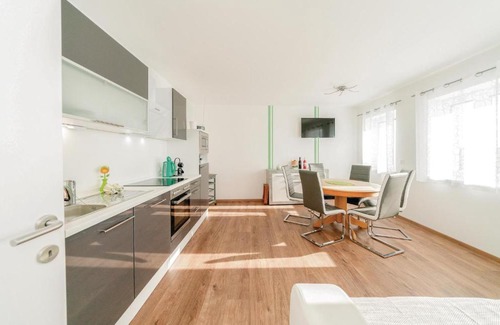 Deutsch Schuetzen-Eisenberg House | Two-Bedroom Holiday Home in Eisenberg