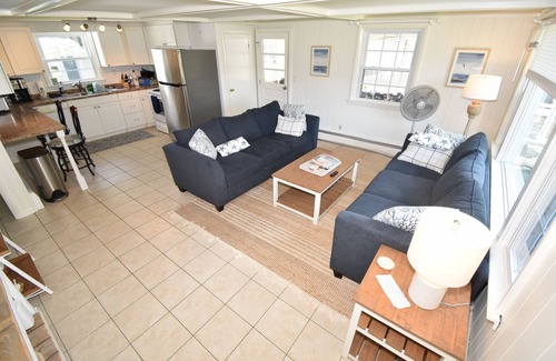 Narragansett House | Two Bedroom by the Beach!
