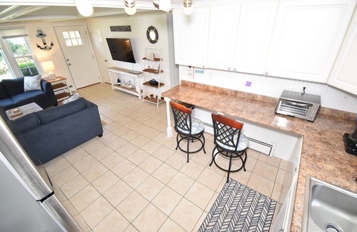 Narragansett House | Two Bedroom by the Beach!
