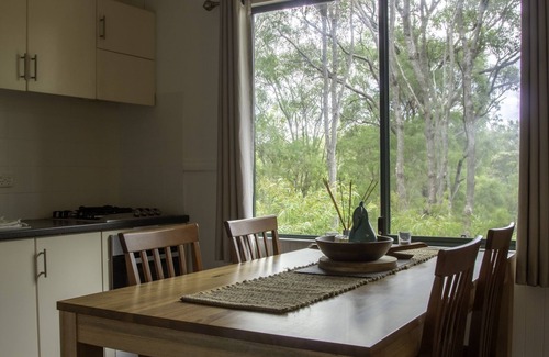 Peerabeelup House | Two-Bedroom Chalet with Private Patio - Kingfisher Pemberton