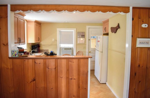 West Harwich House | Two bedroom cottage one quarter mile to Pleasant Road Beach