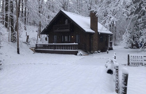 Amanda Cottage | Two bedroom Cottage in a peaceful setting - Reasonable distance to Hocking Hills