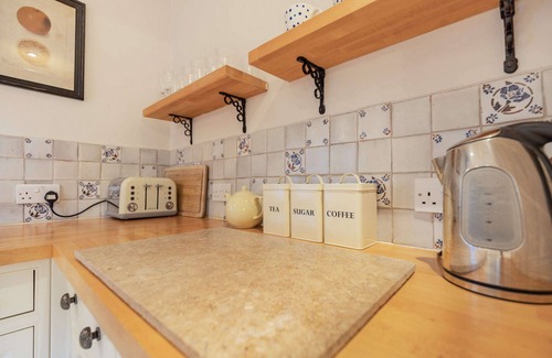 Whichford Cottage | Two bedroom dog friendly holiday cottage with wood burning stove - Tyte Cottage