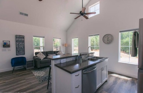 Orderville Cottage | Two Bedroom Farmhouse Cottage No. 1n