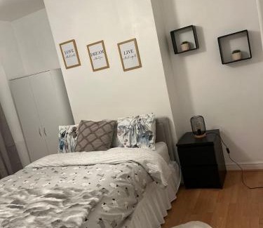 Edgware Apartment | Two Bedroom Flat Burnt Oak London