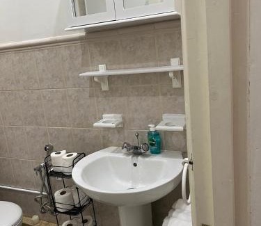 Edgware Apartment | Two Bedroom Flat Burnt Oak London