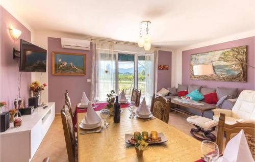 Stasevica House | Two-Bedroom Holiday Home In Stasevica